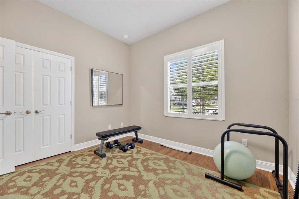 Image 10 of property listing at 6909 CRESTPOINT DRIVE, Apollo Beach, FL 33572