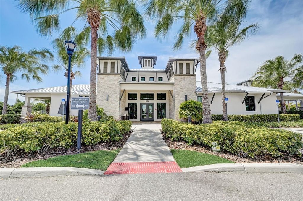 Image 97 of property listing at 6909 CRESTPOINT DRIVE, Apollo Beach, FL 33572