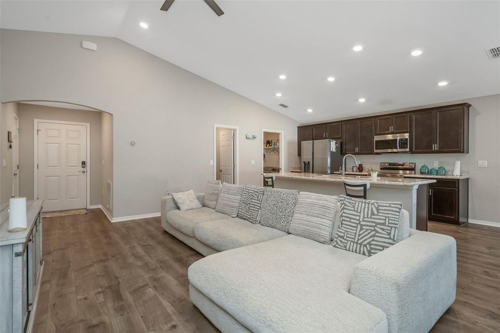 Image 5 of property listing at 1343 MEZZAVALLE WAY, Auburndale, FL 33823