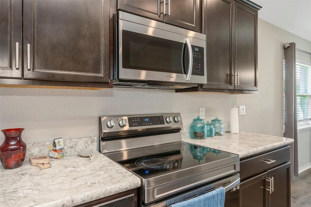 Image 9 of property listing at 1343 MEZZAVALLE WAY, Auburndale, FL 33823