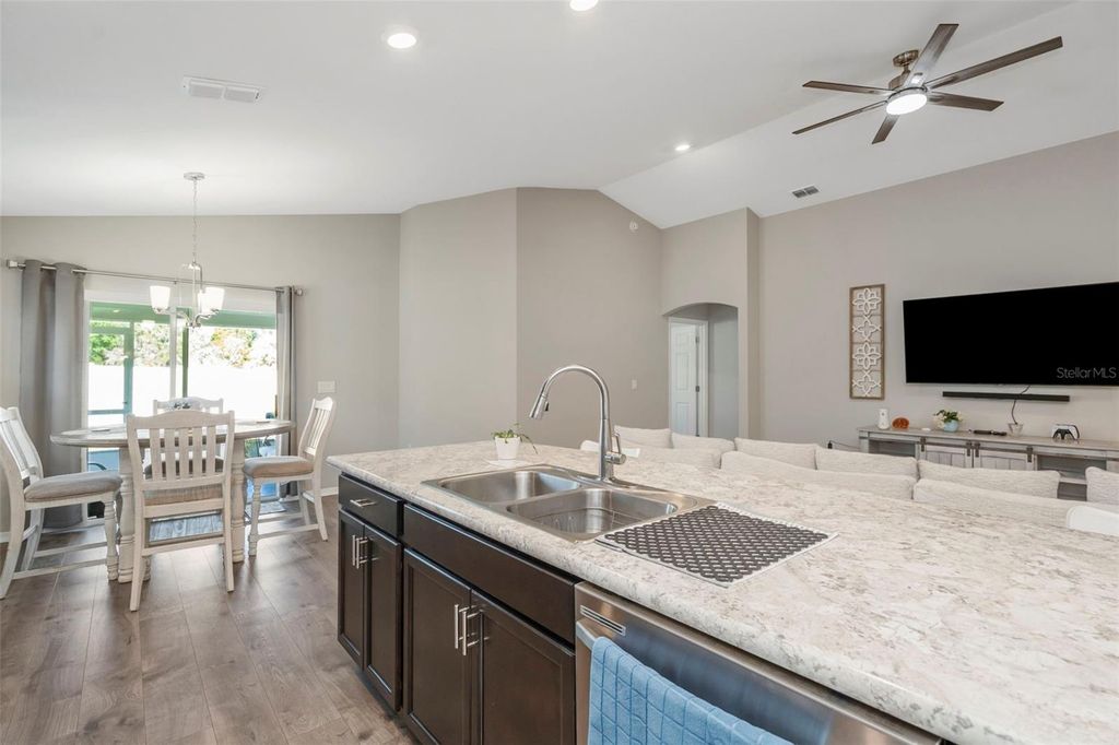 Image 10 of property listing at 1343 MEZZAVALLE WAY, Auburndale, FL 33823