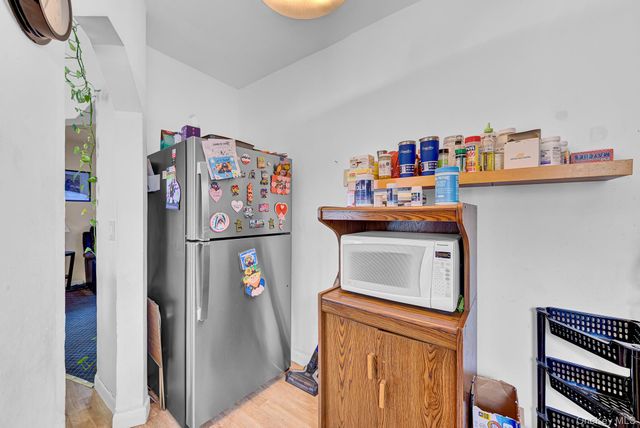 569 Greenway E, West Hempstead, NY 11552