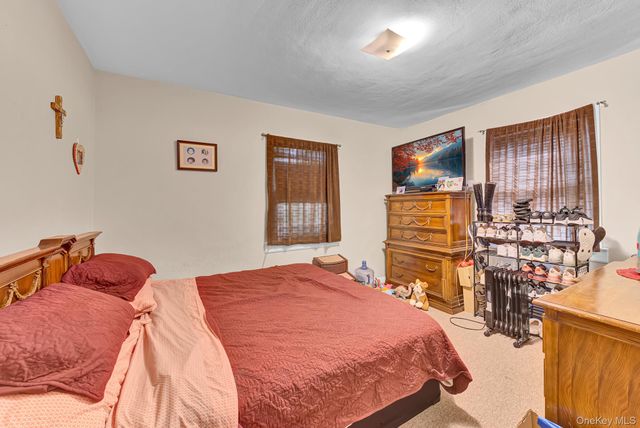 569 Greenway E, West Hempstead, NY 11552