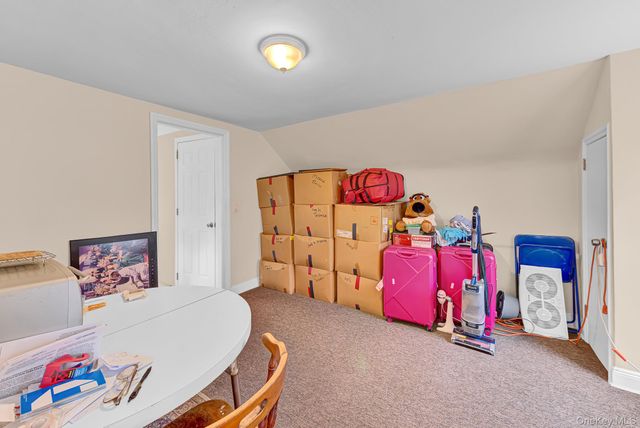 569 Greenway E, West Hempstead, NY 11552