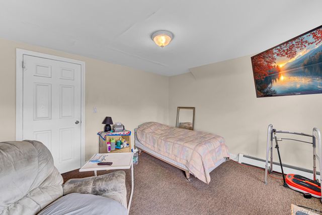 569 Greenway E, West Hempstead, NY 11552