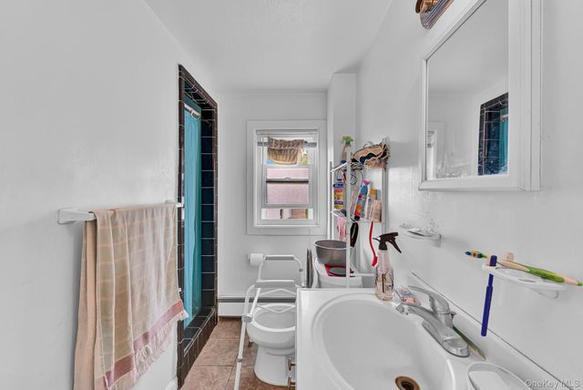 569 Greenway E, West Hempstead, NY 11552