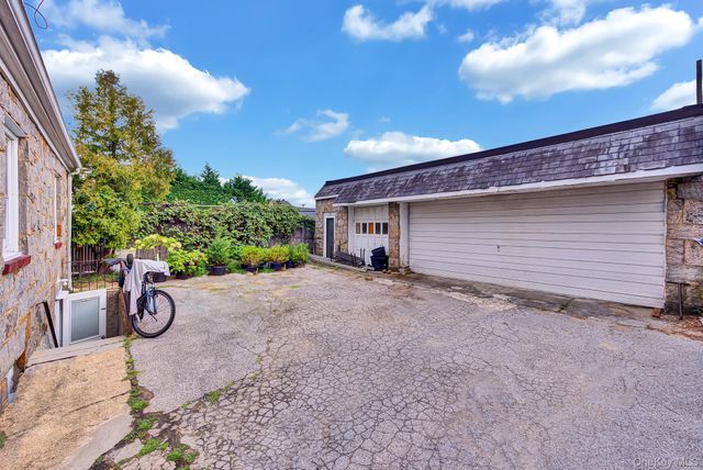 569 Greenway E, West Hempstead, NY 11552