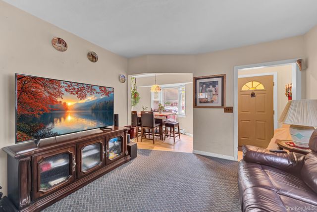 569 Greenway E, West Hempstead, NY 11552