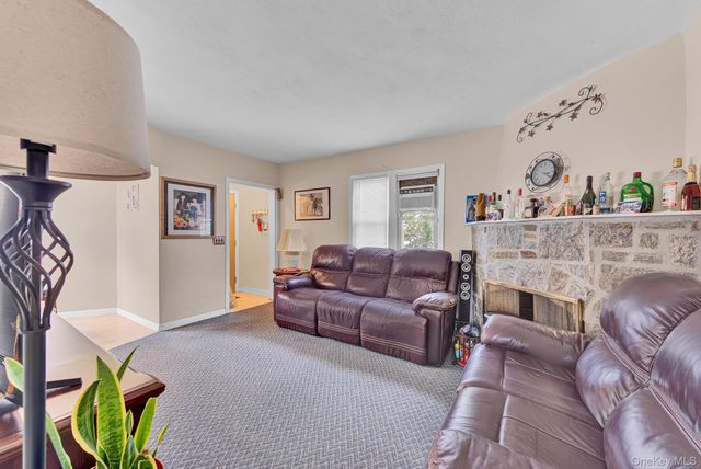 569 Greenway E, West Hempstead, NY 11552