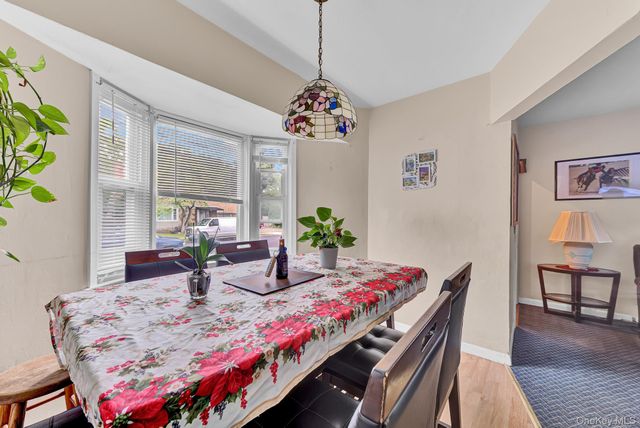 569 Greenway E, West Hempstead, NY 11552