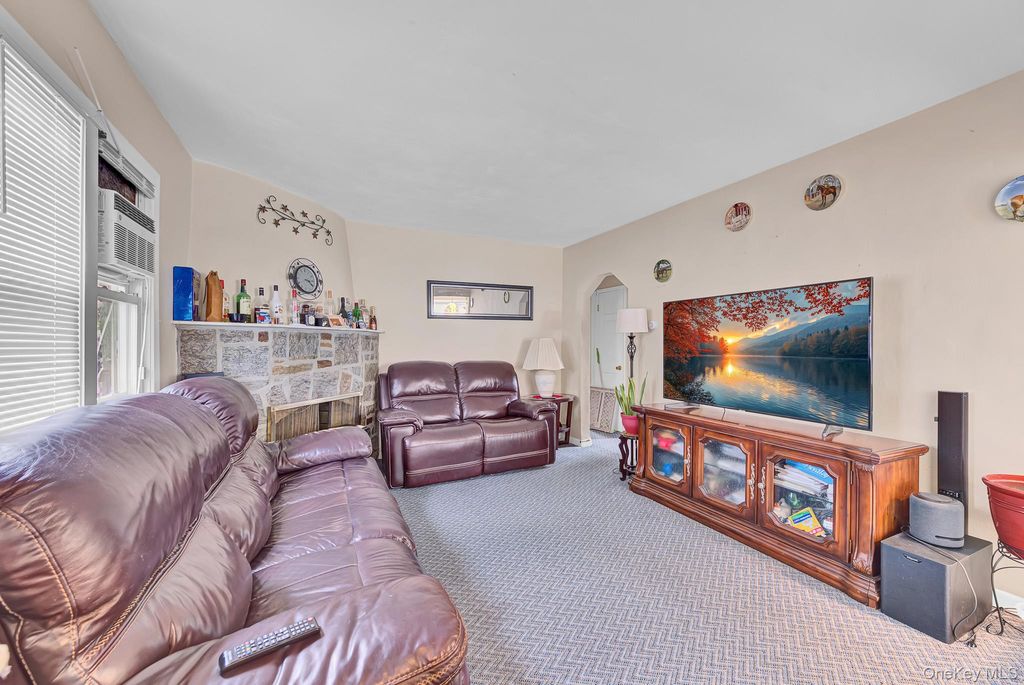 569 Greenway E, West Hempstead, NY 11552 — photo 5