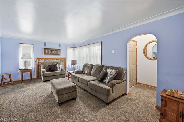 712 Champion Avenue E, Warren, OH 44483