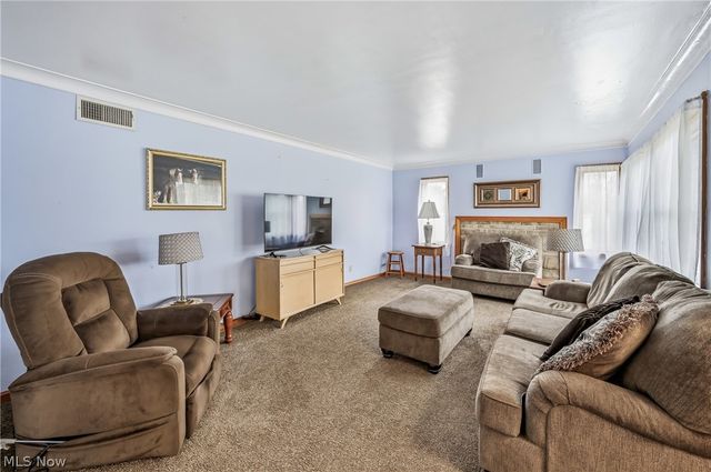 712 Champion Avenue E, Warren, OH 44483