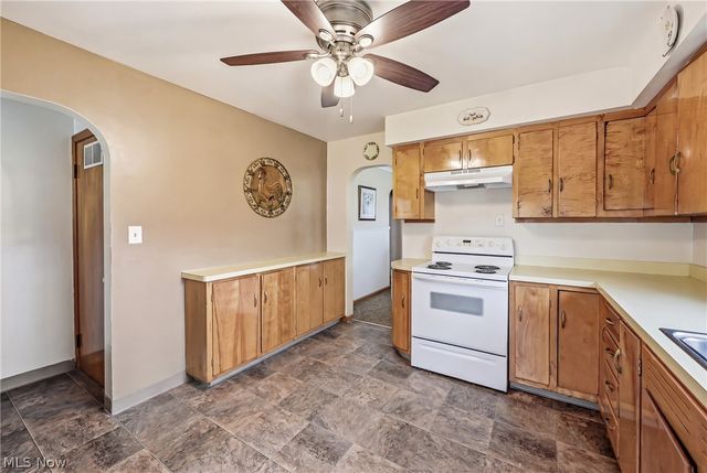 712 Champion Avenue E, Warren, OH 44483