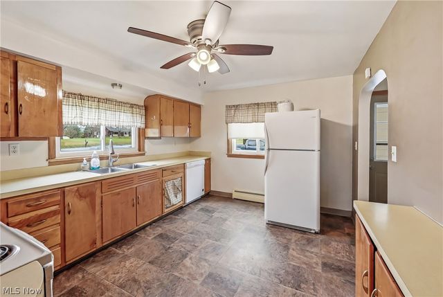 712 Champion Avenue E, Warren, OH 44483