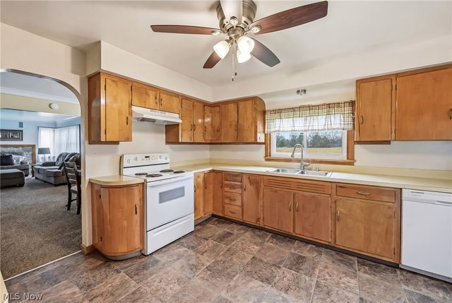 712 Champion Avenue E, Warren, OH 44483