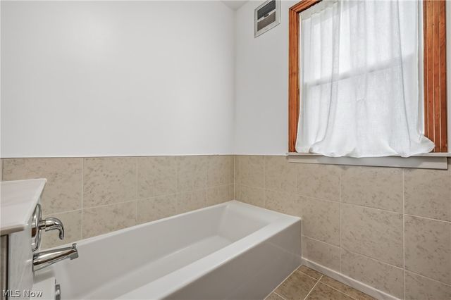 712 Champion Avenue E, Warren, OH 44483