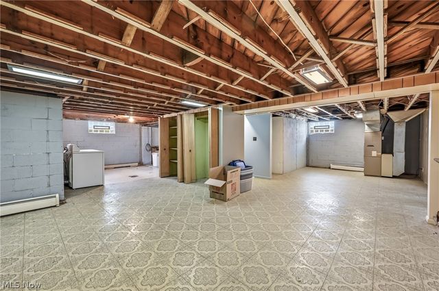 712 Champion Avenue E, Warren, OH 44483