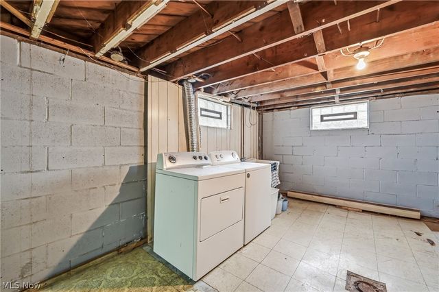 712 Champion Avenue E, Warren, OH 44483