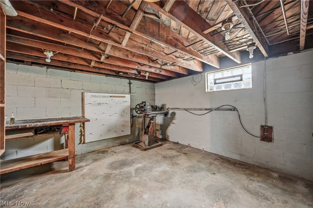 712 Champion Avenue E, Warren, OH 44483