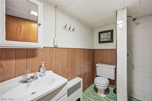 712 Champion Avenue E, Warren, OH 44483