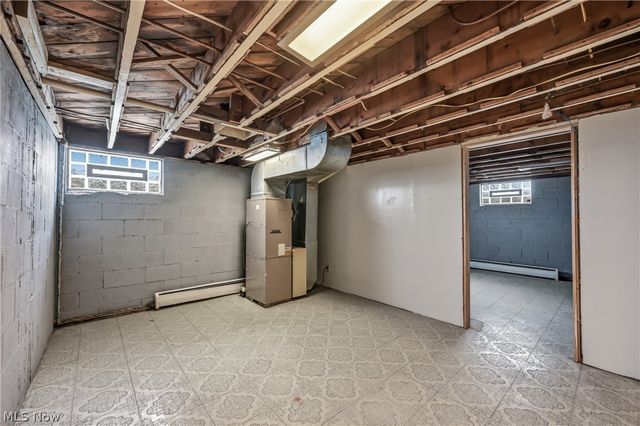 712 Champion Avenue E, Warren, OH 44483
