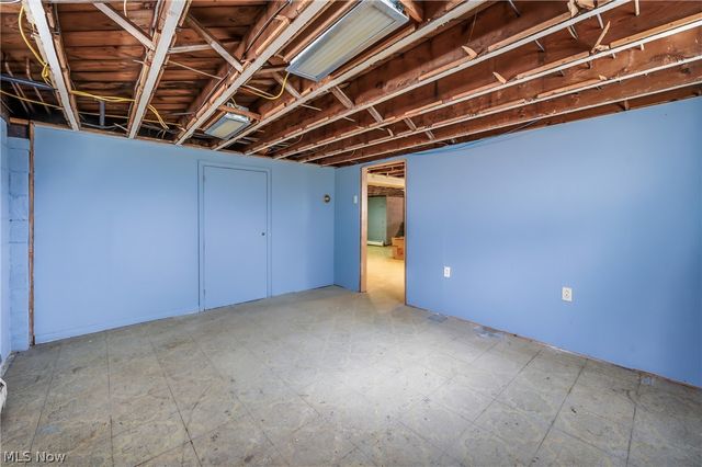 712 Champion Avenue E, Warren, OH 44483