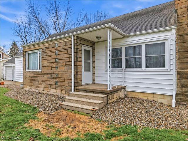 712 Champion Avenue E, Warren, OH 44483