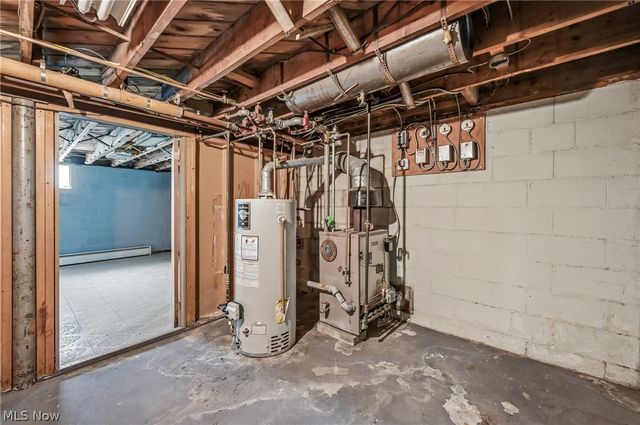 712 Champion Avenue E, Warren, OH 44483