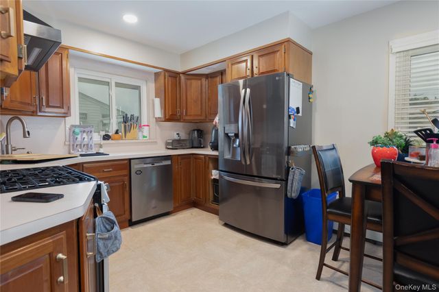16 Buckner Avenue, Hicksville, NY 11801
