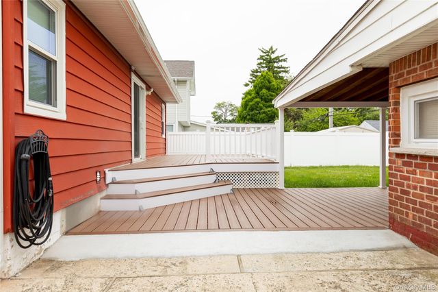 16 Buckner Avenue, Hicksville, NY 11801