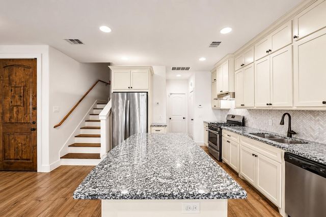 3605 Billingsley Street B, Houston, TX 77009