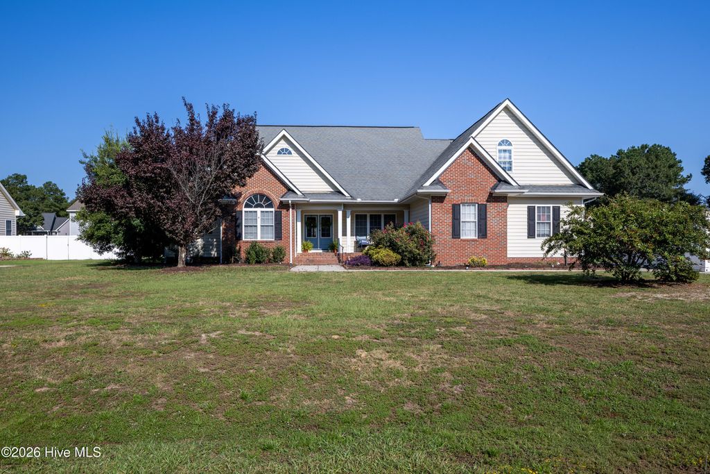 165 Pinecroft Drive, Dunn, NC 28334