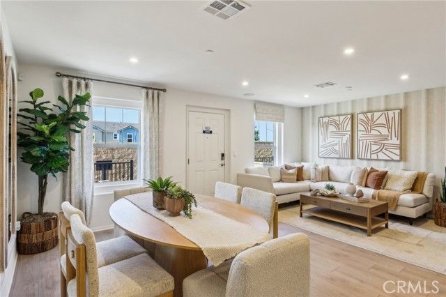 15513 April Dawn Way 4, Fontana, CA 92336