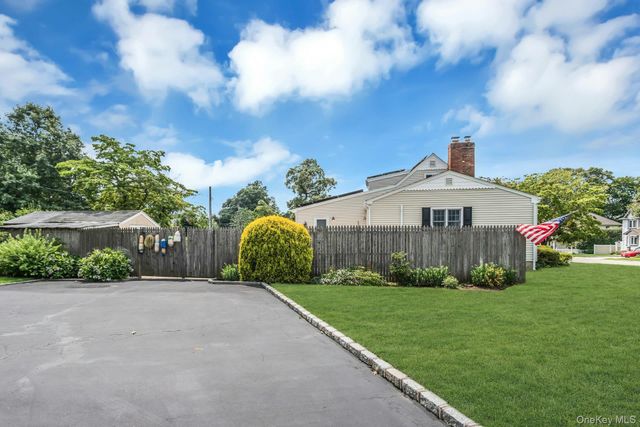 29 Timber Road, Glen Cove, NY 11542
