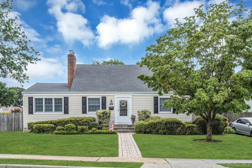 29 Timber Road, Glen Cove, NY 11542