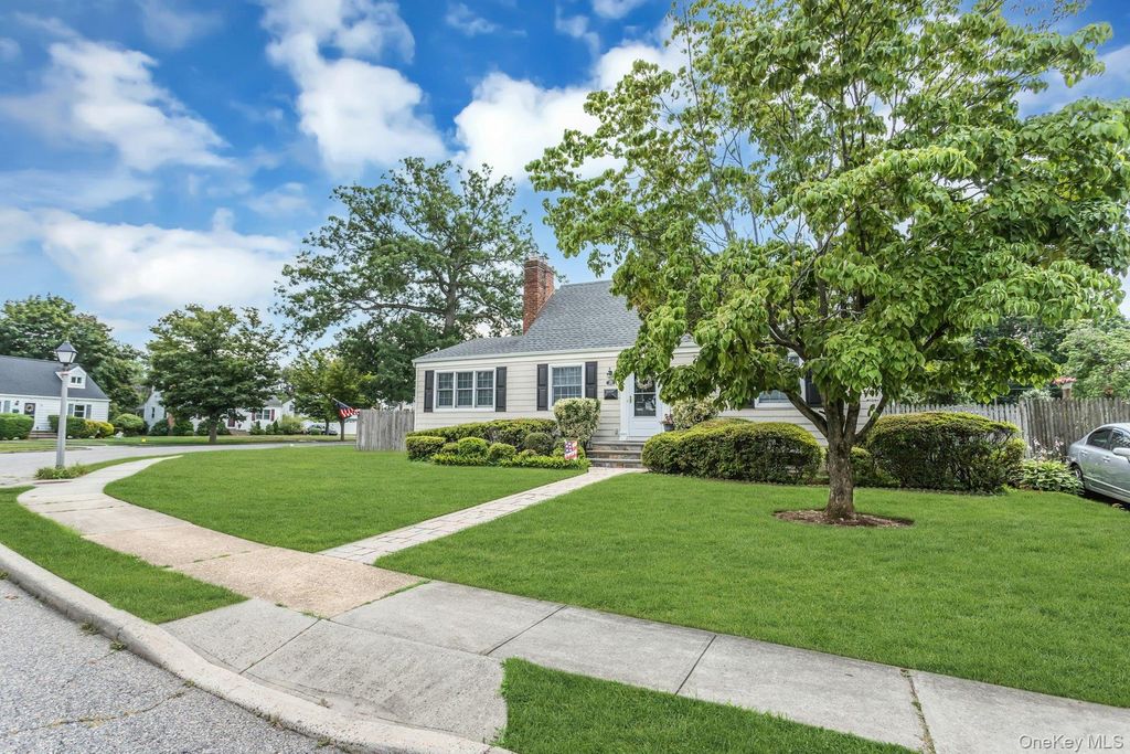 29 Timber Road, Glen Cove, NY 11542 — photo 2