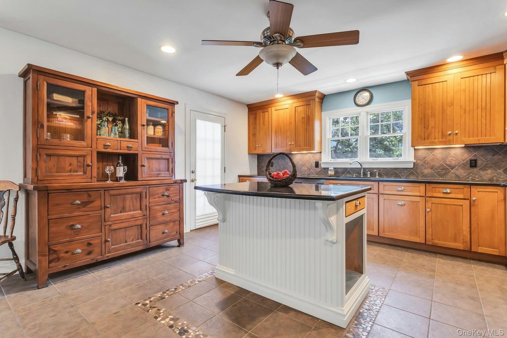 29 Timber Road, Glen Cove, NY 11542 — photo 4