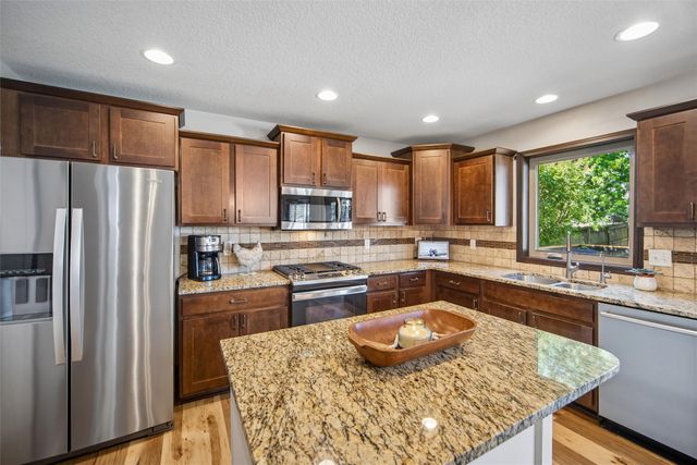816 NW Sunset Lane, Grimes, IA 50111