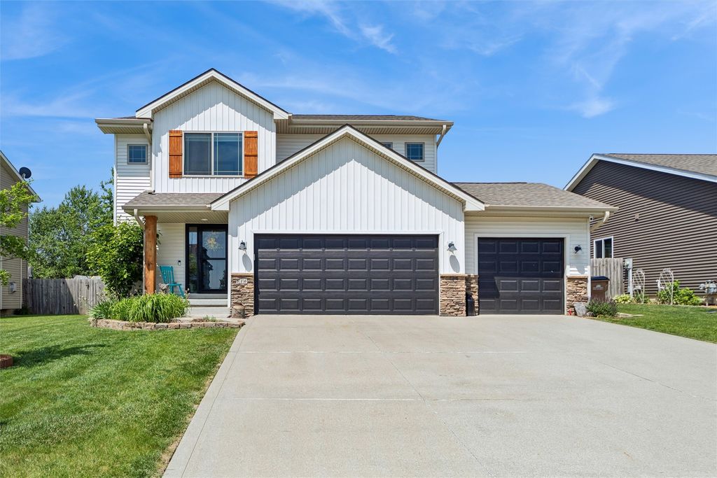 816 NW Sunset Lane, Grimes, IA 50111