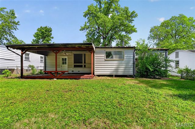 9713 Calumet Drive, St Louis, MO 63137