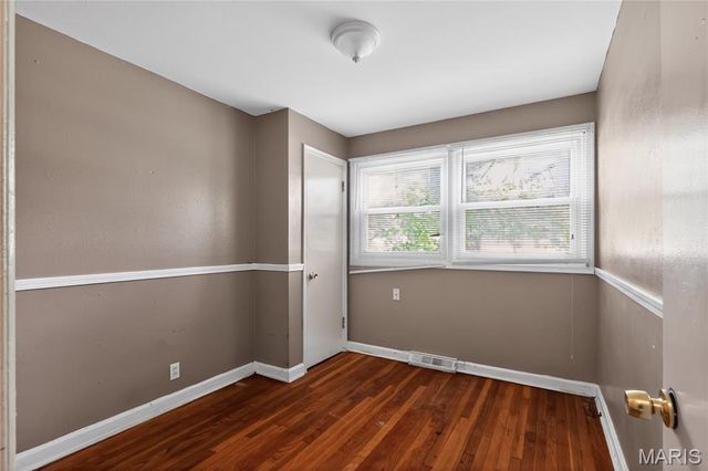 9713 Calumet Drive, St Louis, MO 63137