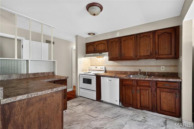 9713 Calumet Drive, St Louis, MO 63137
