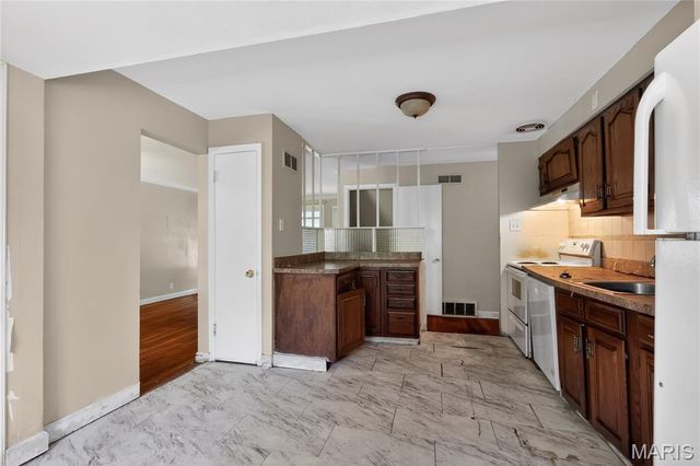 9713 Calumet Drive, St Louis, MO 63137