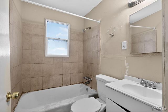 9713 Calumet Drive, St Louis, MO 63137
