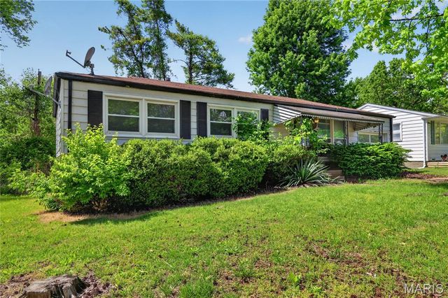 9713 Calumet Drive, St Louis, MO 63137