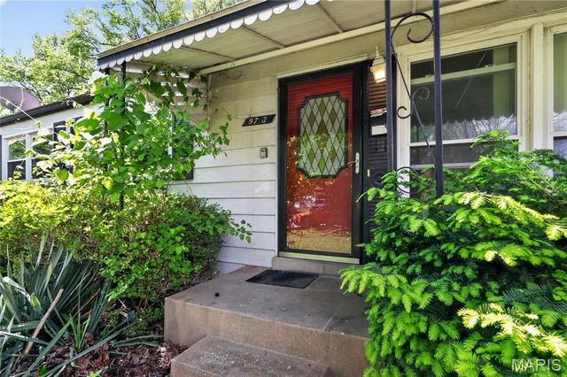 9713 Calumet Drive, St Louis, MO 63137