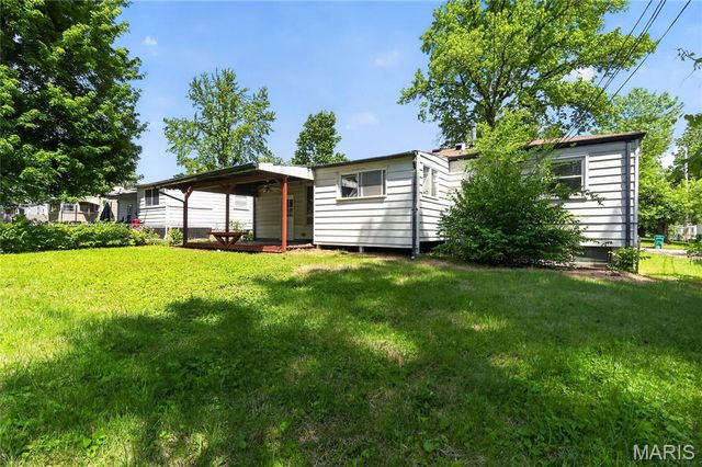 9713 Calumet Drive, St Louis, MO 63137