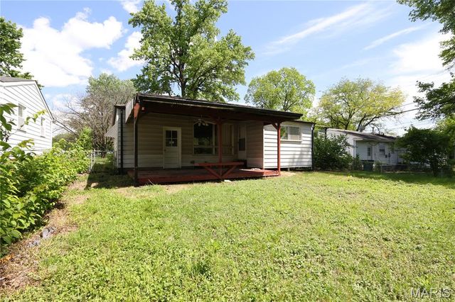 9713 Calumet Drive, St Louis, MO 63137