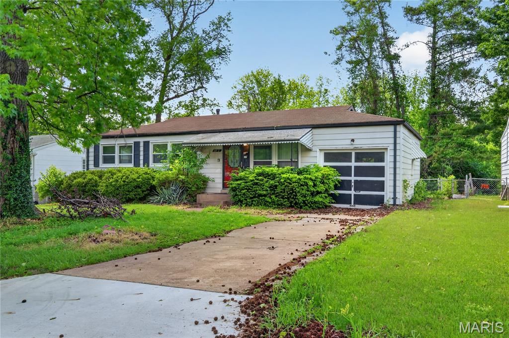 9713 Calumet Drive, St Louis, MO 63137